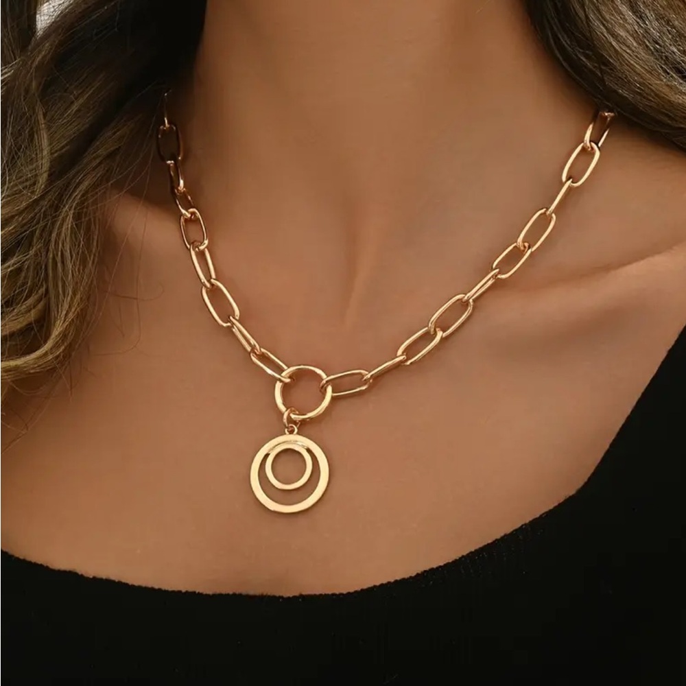 Niche 18k Gold Plated Necklace - Minimalist Interconnected Circular Pendant